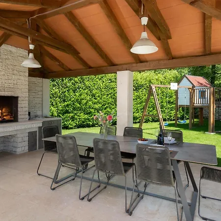 4 Bedroomamazing In Holiday home *