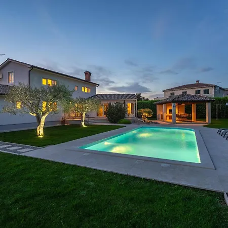 Nyaraló 4 Bedroomamazing In *