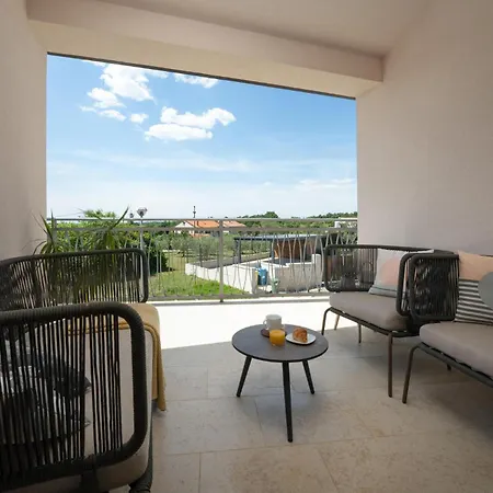 4 Bedroomamazing In Holiday home