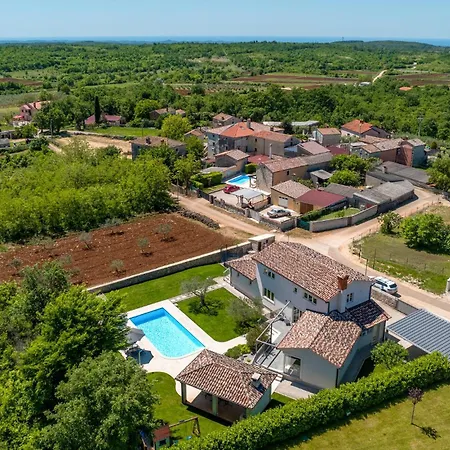 4 Bedroomamazing In Holiday home *