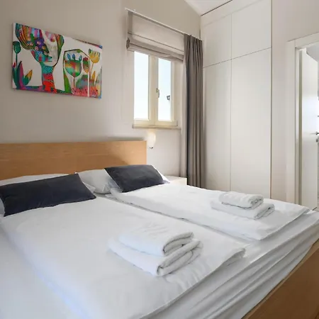 4 Bedroomamazing In Holiday home