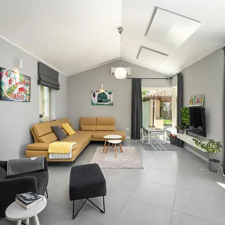 4 Bedroomamazing In Holiday home Porec