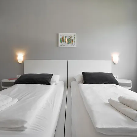 4 Bedroomamazing In Holiday home
