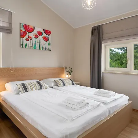 Nyaraló 4 Bedroomamazing In Poreč